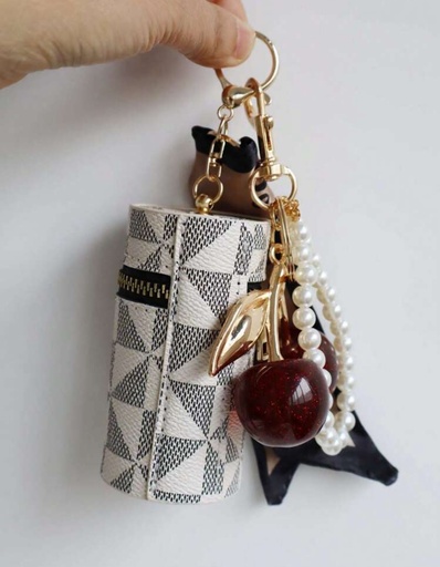 Llaveros cerezas rojas, con dorado, perlas y mini bolso